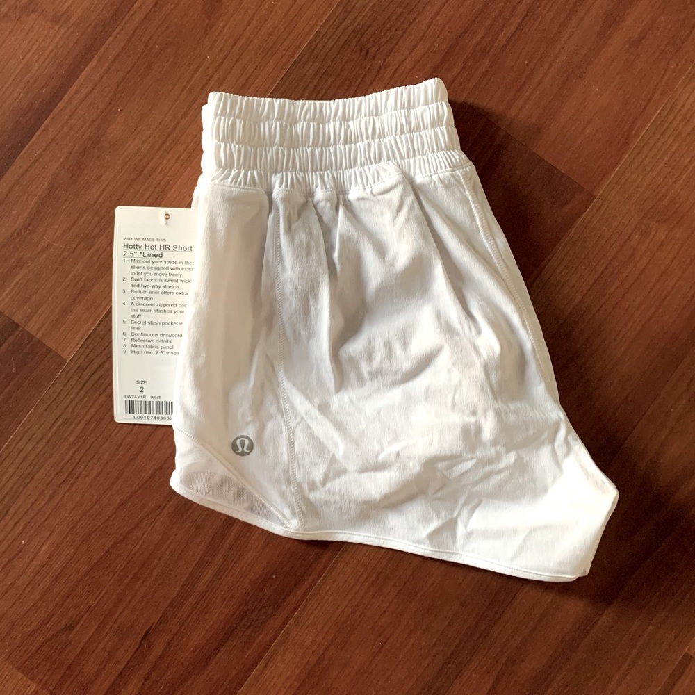 Lululemon Hotty Hot High-Rise Lined Short 2.5"